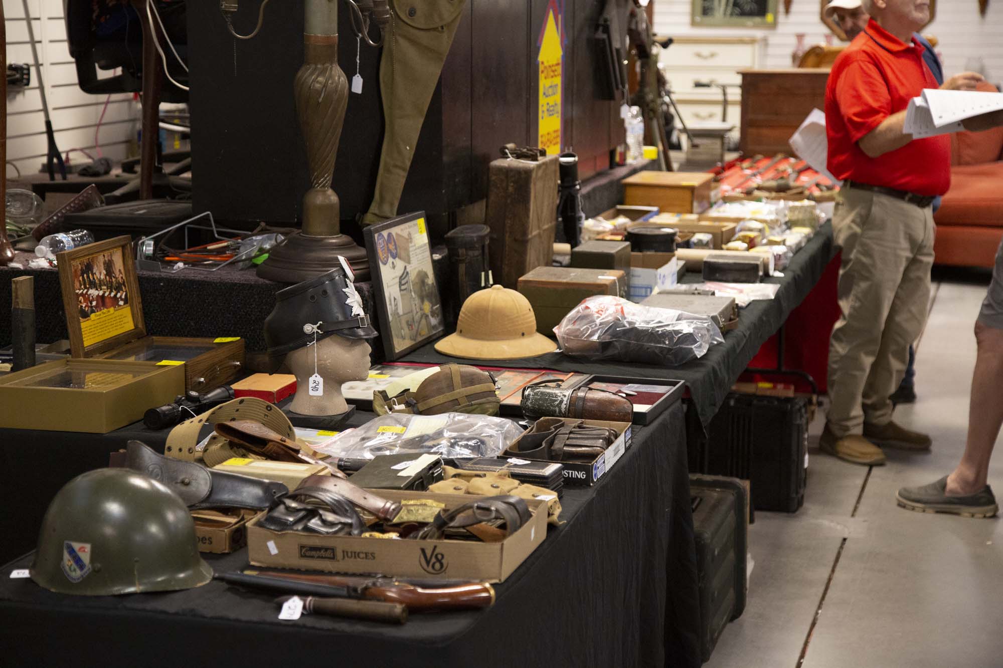 Table of antique gun lots